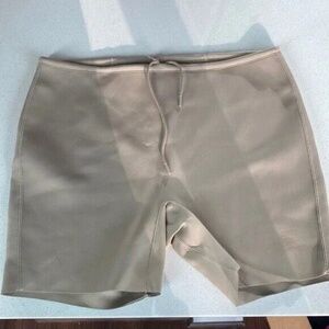 Skims Swim Mid Thigh Scuba Shorts Desert 4X Plus Size Swim Shorts Kim Kardashian